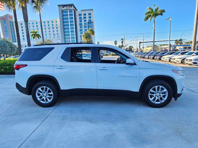 Photo of 2021 Iridescent Pearl Tricoat Chevrolet Traverse