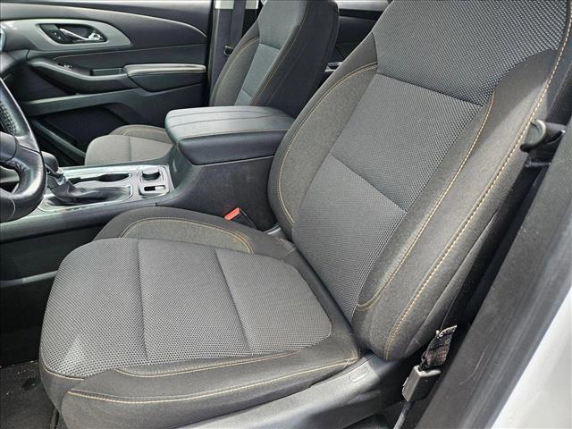 Photo of 2021 Iridescent Pearl Tricoat Chevrolet Traverse