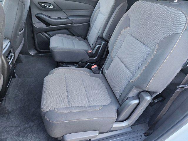 Photo of 2021 Iridescent Pearl Tricoat Chevrolet Traverse