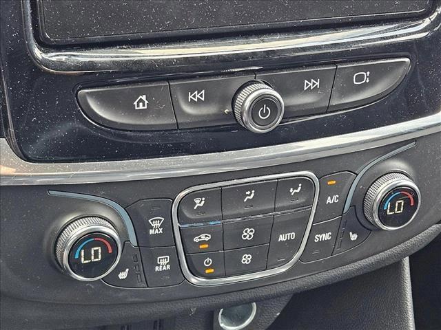Photo of 2021 Iridescent Pearl Tricoat Chevrolet Traverse