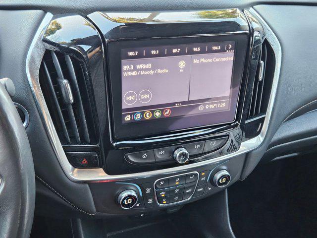Photo of 2021 Iridescent Pearl Tricoat Chevrolet Traverse