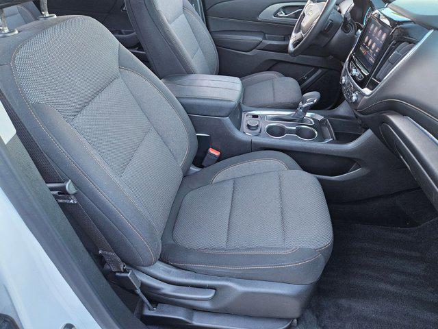Photo of 2021 Iridescent Pearl Tricoat Chevrolet Traverse