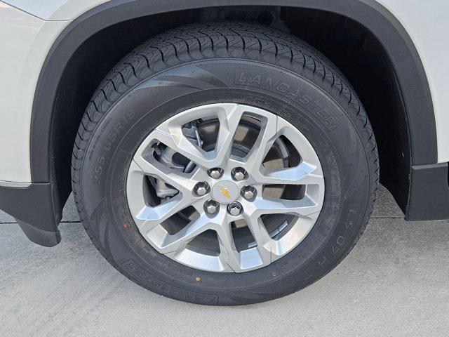Photo of 2021 Iridescent Pearl Tricoat Chevrolet Traverse