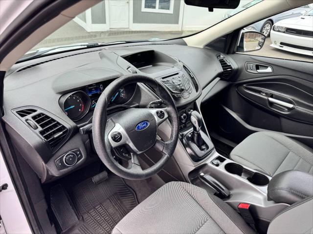 Photo of 2016 White Ford Escape