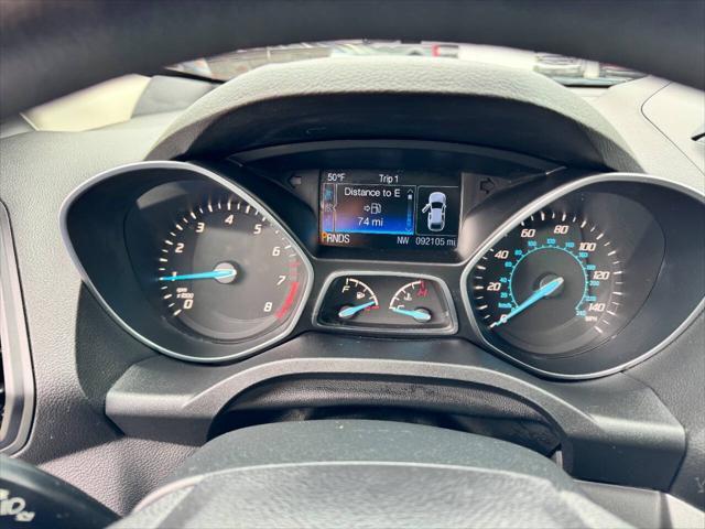 Photo of 2016 White Ford Escape
