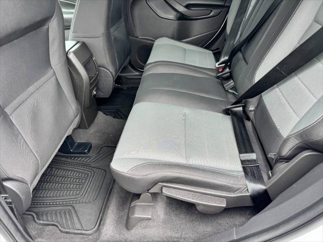 Photo of 2016 White Ford Escape