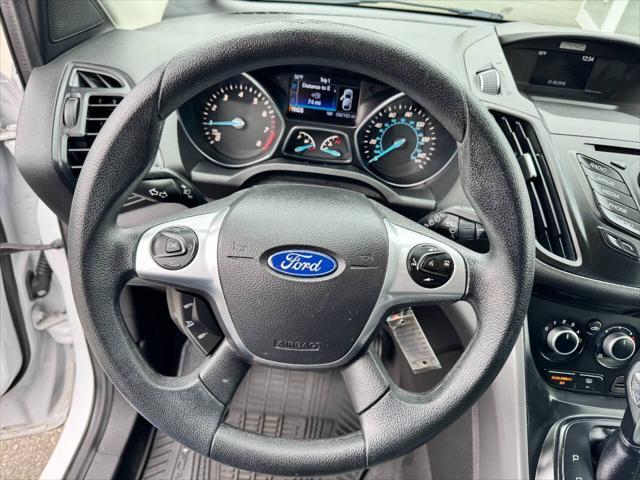 Photo of 2016 White Ford Escape