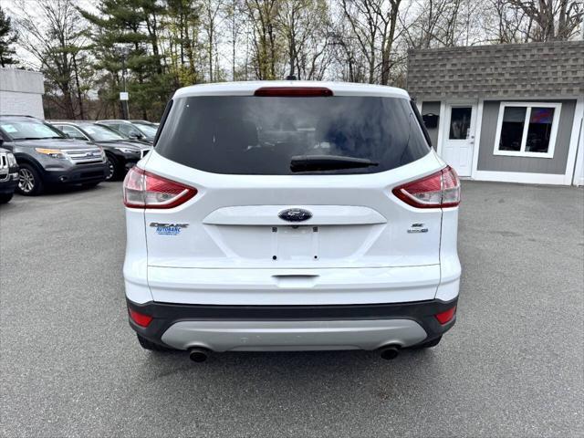 Photo of 2016 White Ford Escape
