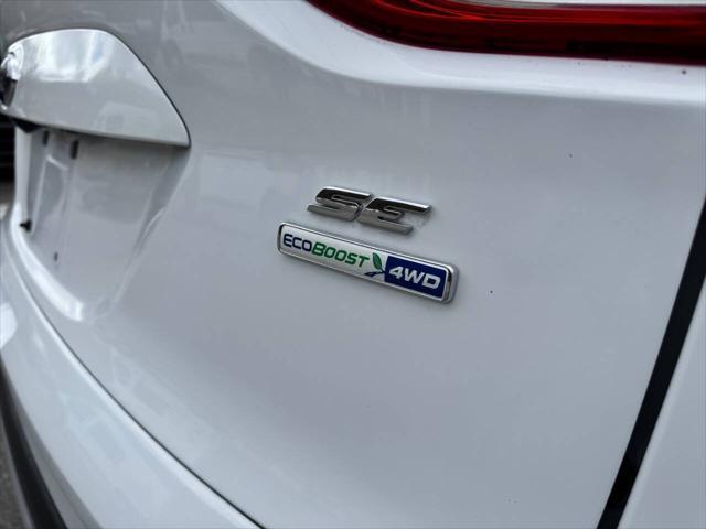 Photo of 2016 White Ford Escape