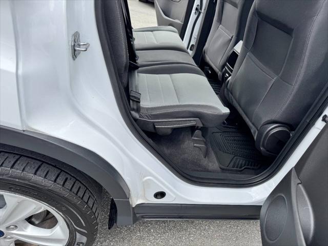 Photo of 2016 White Ford Escape