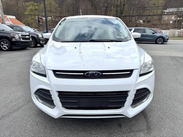 Photo of 2016 White Ford Escape
