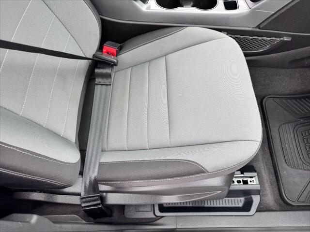 Photo of 2016 White Ford Escape