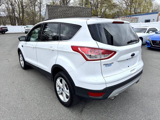 Photo of 2016 White Ford Escape