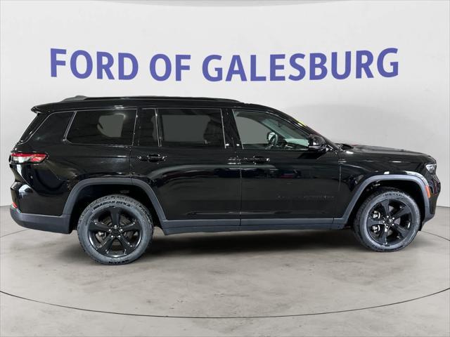 Photo of 2023 Diamond Black Crystal Pearlcoat Jeep Grand Cherokee L