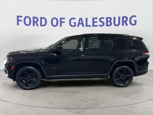 Photo of 2023 Diamond Black Crystal Pearlcoat Jeep Grand Cherokee L