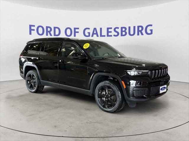 Photo of 2023 Diamond Black Crystal Pearlcoat Jeep Grand Cherokee L