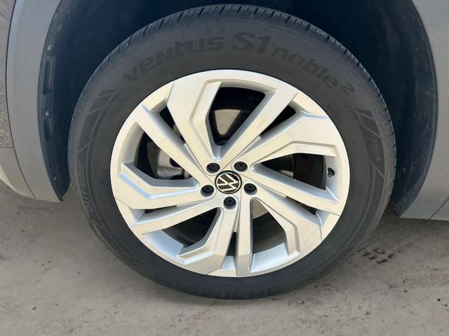 Photo of 2021 Deep Black Pearl Volkswagen Atlas