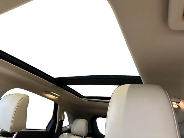 Photo of 2022 Rapid Red Metallic Tinted Clearcoat Ford Edge