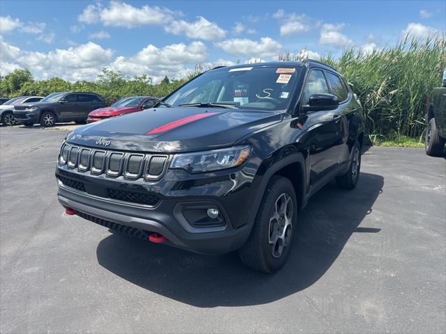 Photo of 2022 Diamond Black Crystal Pearlcoat Jeep Compass
