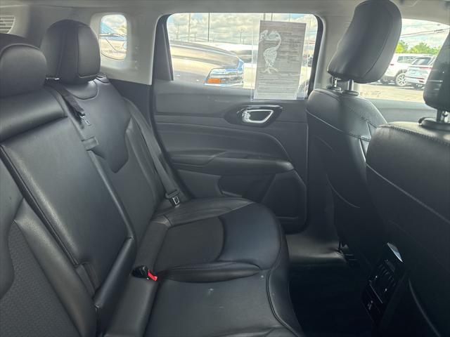 Photo of 2022 Diamond Black Crystal Pearlcoat Jeep Compass