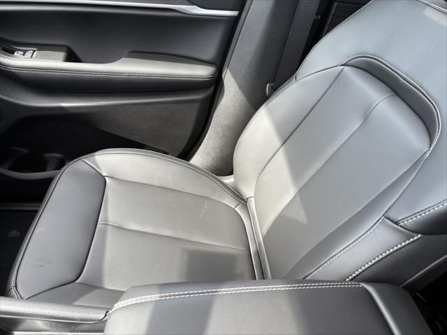 Photo of 2025 Diamond Black Crystal Pearlcoat Jeep Grand Cherokee L