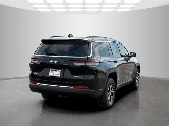 Photo of 2025 Diamond Black Crystal Pearlcoat Jeep Grand Cherokee L