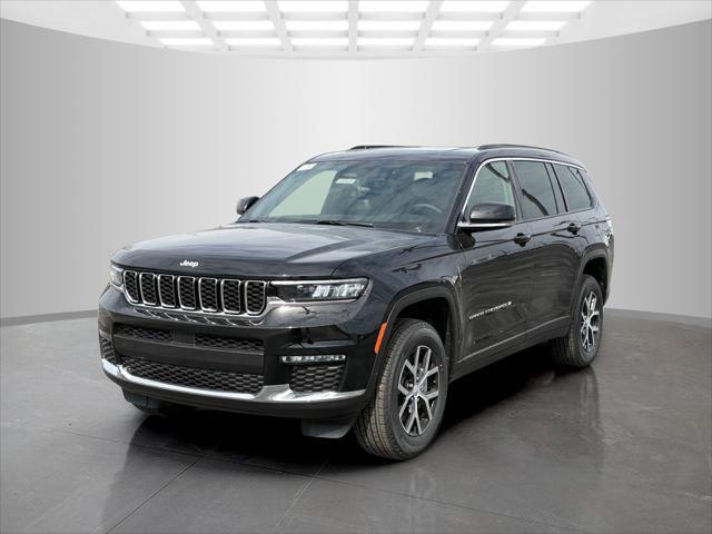 Photo of 2025 Diamond Black Crystal Pearlcoat Jeep Grand Cherokee L