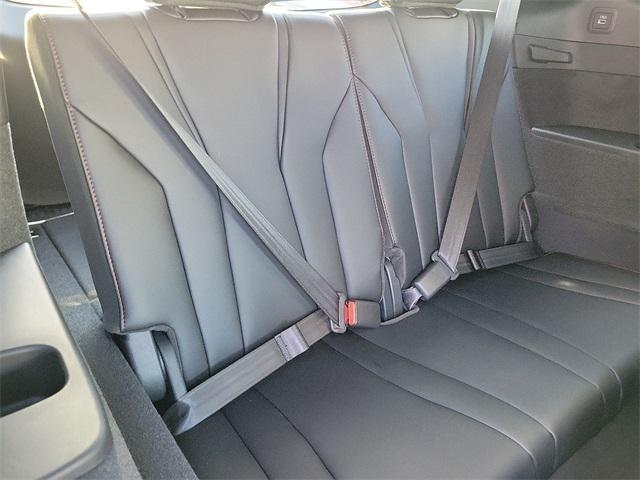 Photo of 2025 Platinum White Pearl Acura MDX