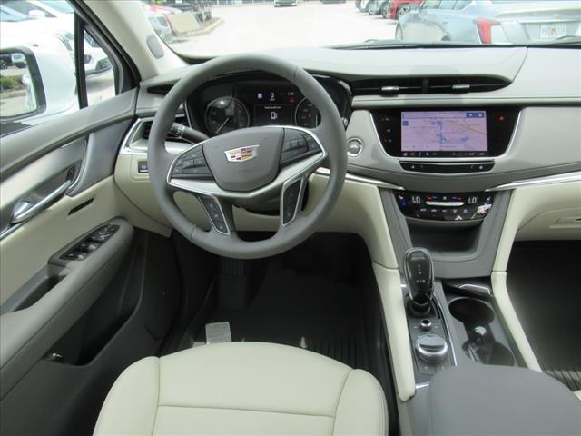 Photo of 2025 White Cadillac XT5
