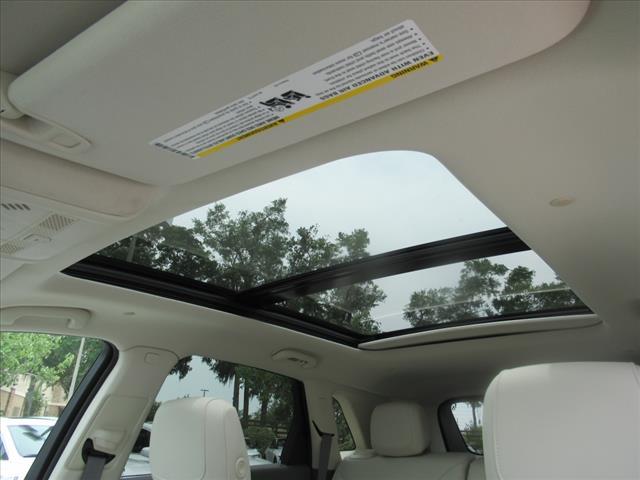 Photo of 2025 White Cadillac XT5