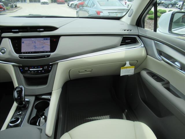 Photo of 2025 White Cadillac XT5