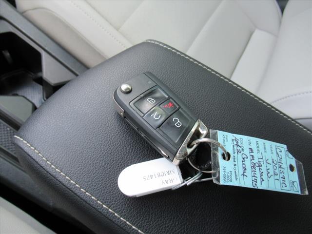 Photo of 2021 Platinum Gray Metallic Volkswagen Tiguan