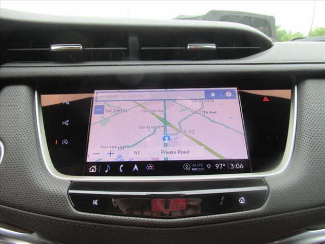 Photo of 2025 Crystal White Cadillac XT5