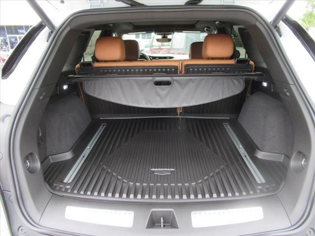 Photo of 2025 Crystal White Cadillac XT5