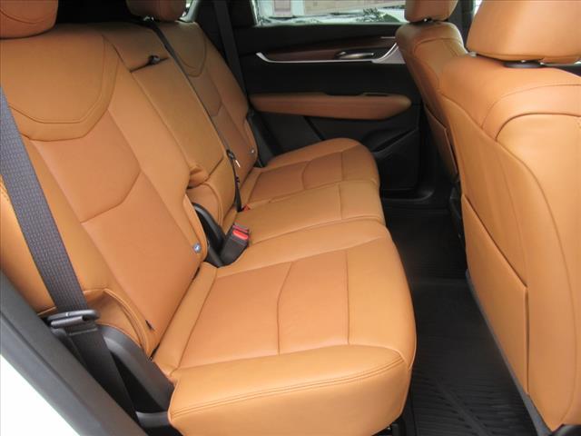 Photo of 2025 Crystal White Cadillac XT5