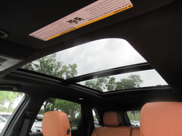 Photo of 2025 Crystal White Cadillac XT5