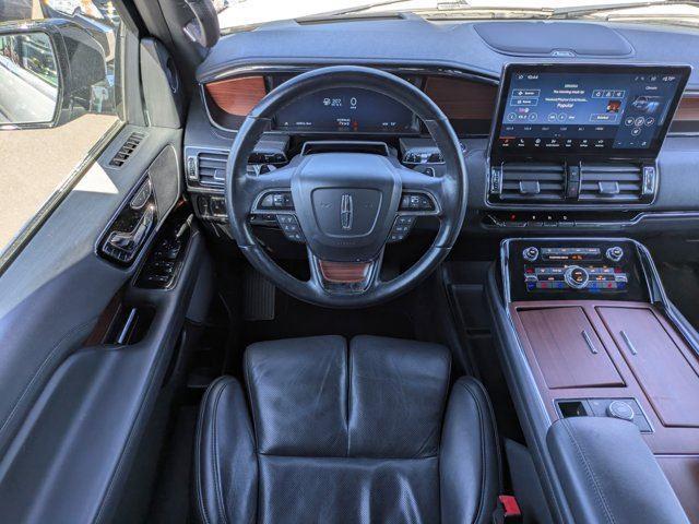 Photo of 2023 WHITE Lincoln Navigator