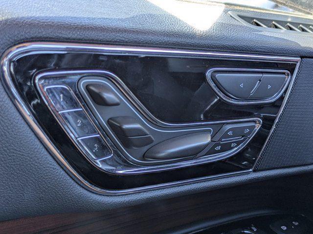 Photo of 2023 WHITE Lincoln Navigator