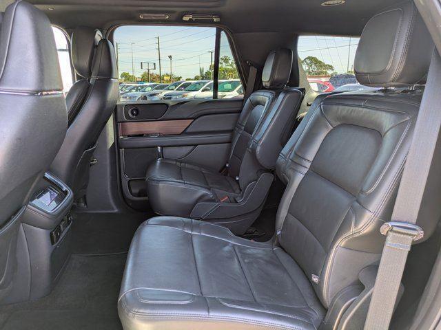 Photo of 2023 WHITE Lincoln Navigator