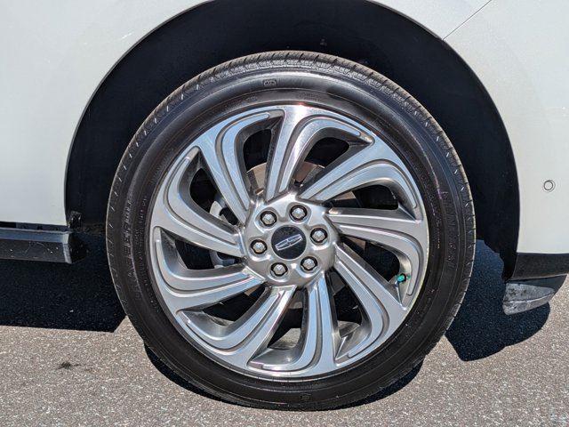 Photo of 2023 WHITE Lincoln Navigator