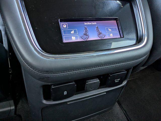 Photo of 2023 WHITE Lincoln Navigator