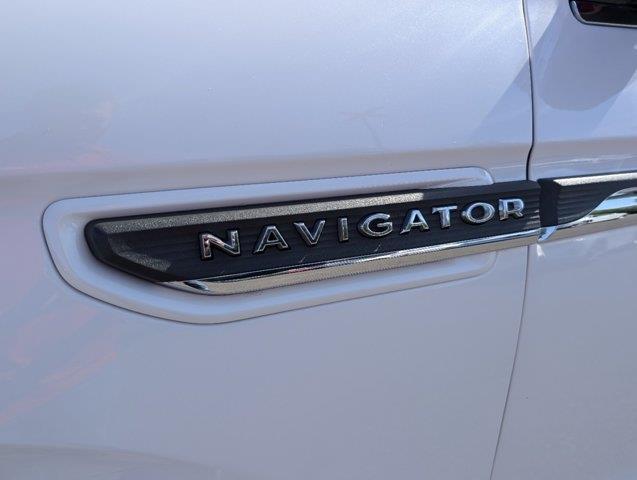 Photo of 2023 WHITE Lincoln Navigator