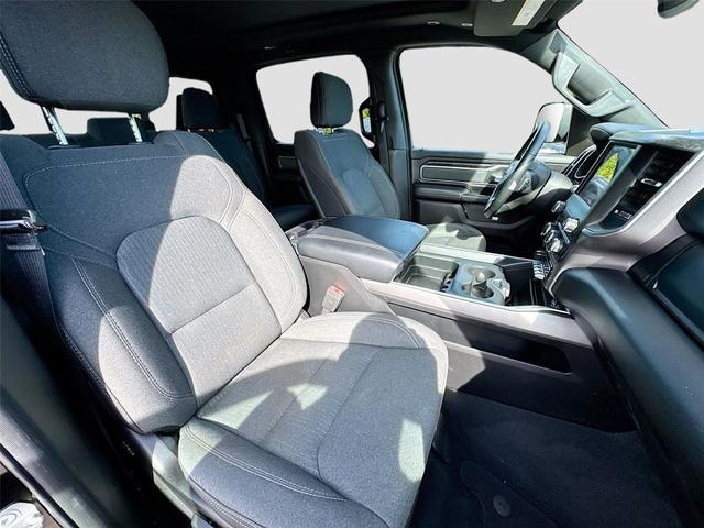 Photo of 2019 Diamond Black Crystal Pearlcoat RAM 1500