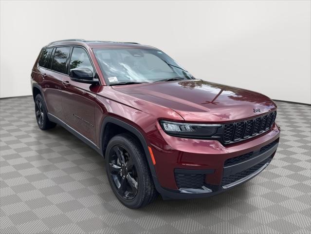 Photo of 2023 Velvet Red Pearlcoat Jeep Grand Cherokee L