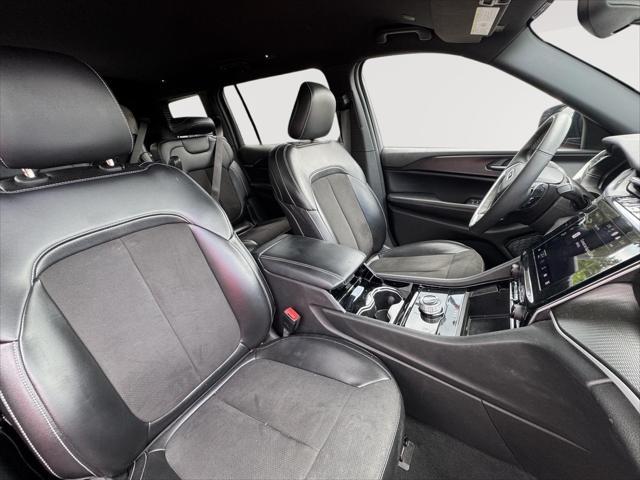 Photo of 2023 Velvet Red Pearlcoat Jeep Grand Cherokee L
