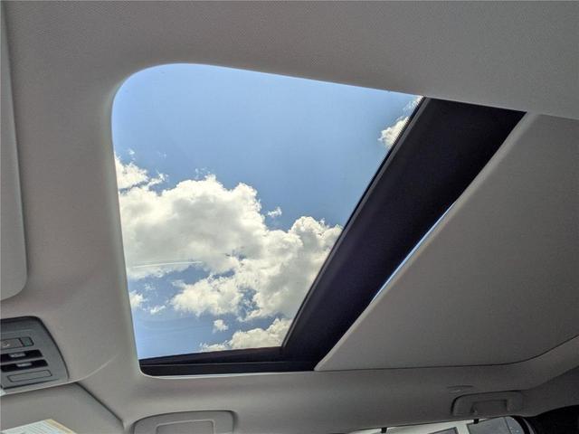 Photo of 2025 White Diamond Mitsubishi Outlander PHEV