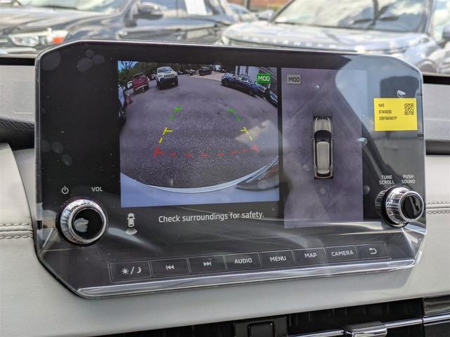 Photo of 2025 White Diamond Mitsubishi Outlander PHEV