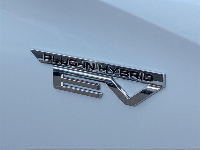 Photo of 2025 White Diamond Mitsubishi Outlander PHEV