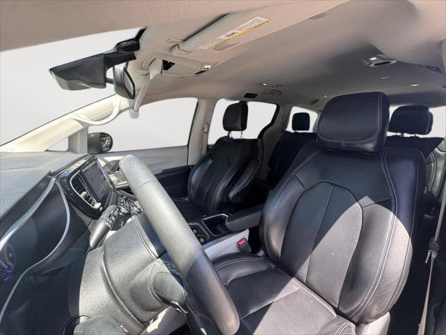 Photo of 2022 Ceramic Gray Clearcoat Chrysler Pacifica