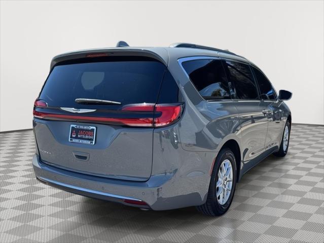 Photo of 2022 Ceramic Gray Clearcoat Chrysler Pacifica